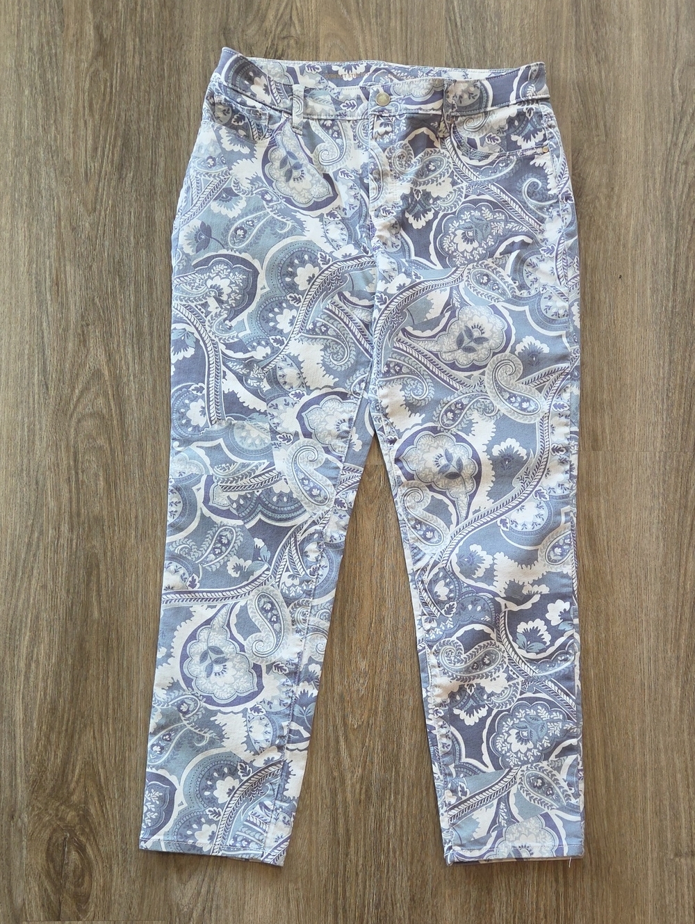 Chico's Skinny Jeans in Blue and White Paisley Size 8/ Chicos Size 1